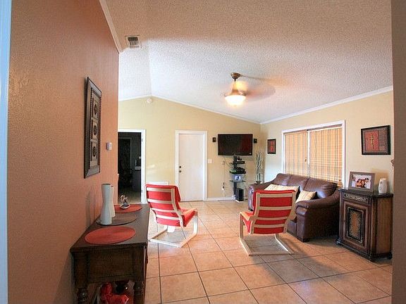 2nd image of 633 Leland Dr