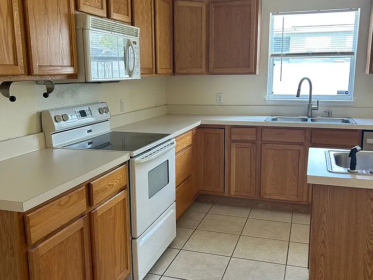 2940 Bedford St — Photo 12