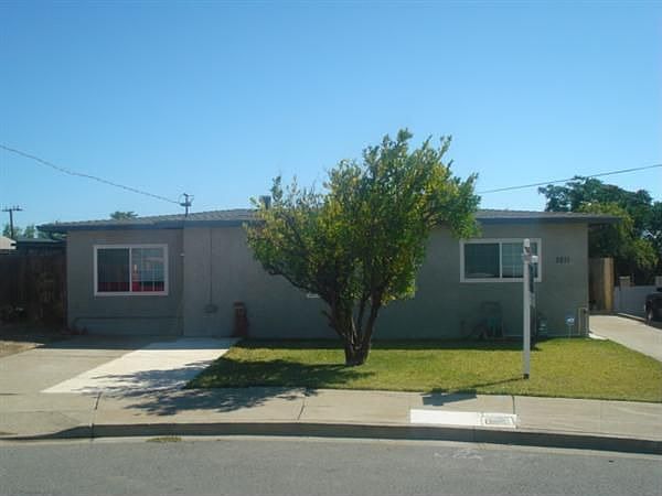 1st image of 2811 Plumleigh Ave