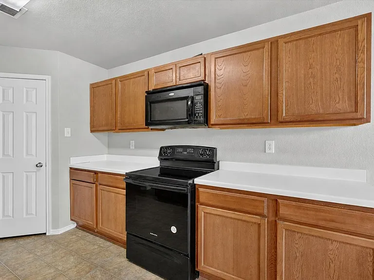 2805 Cameron Way — Photo 10
