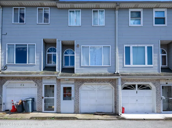 22 Patty Ct, Staten Island, NY 10312