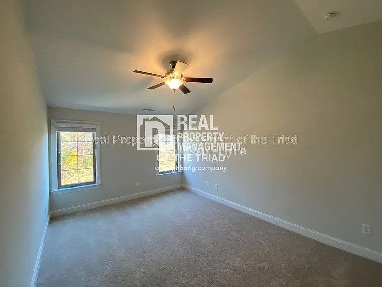 4332 Holstein Dr — Photo 9