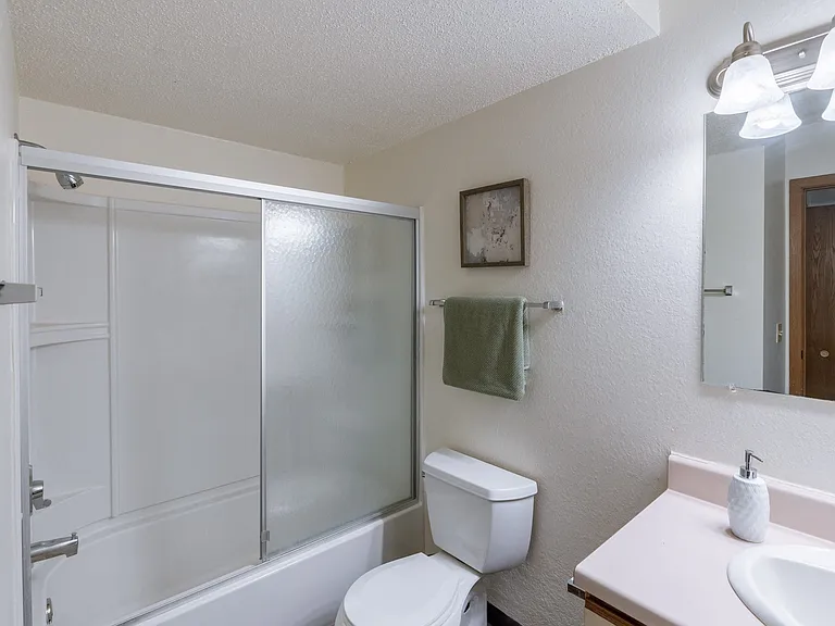 Fargo, ND Place One Apartments | Bathroom