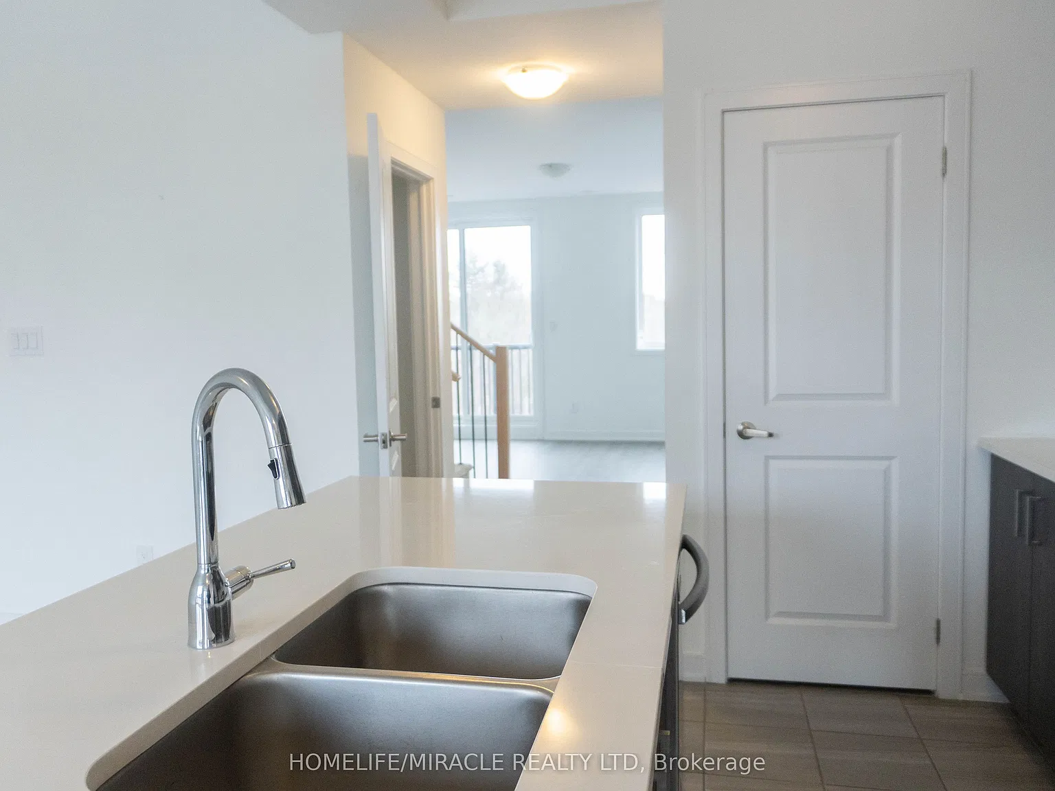 4 bed, $2,700 — Photo 4
