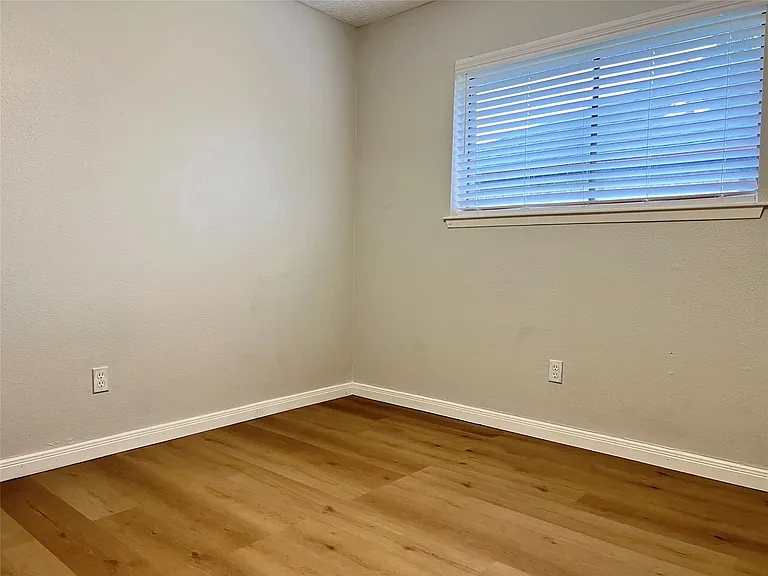 21414 Park Run Dr — Photo 18