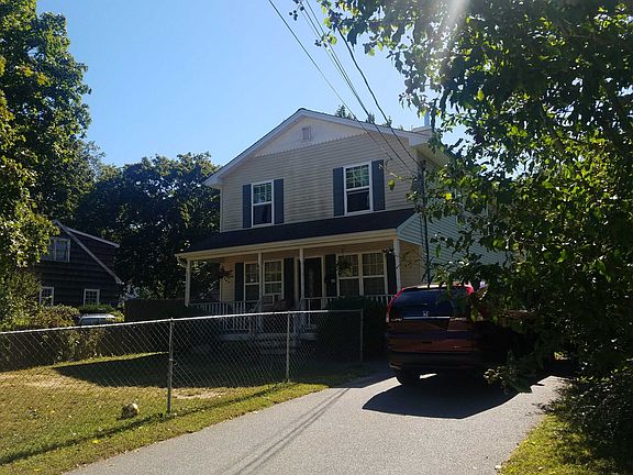 3rd image of 20 E 17th St