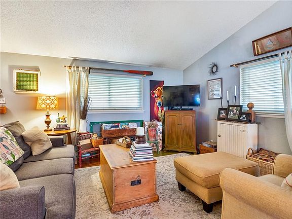 5th image of 810 Brentwood Ln