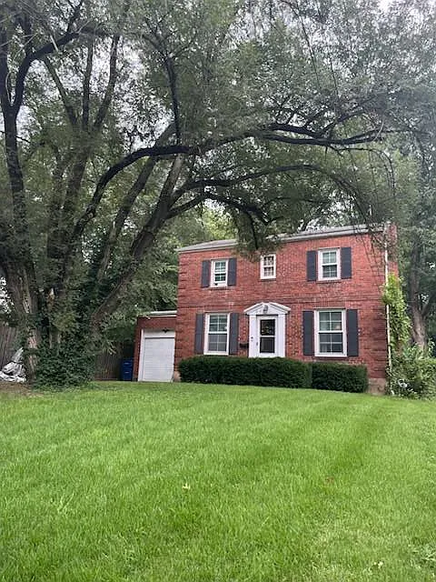 814 N Rock Hill Rd