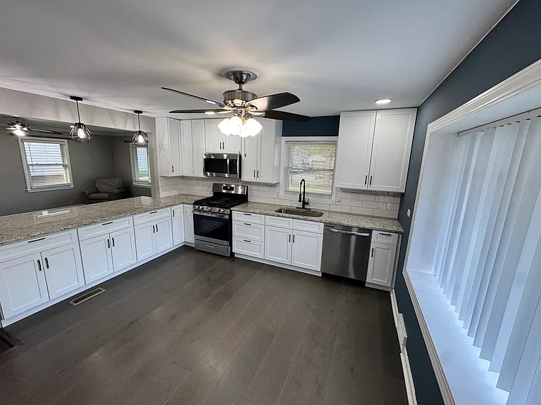 202 N Biermann Ave — Photo 3