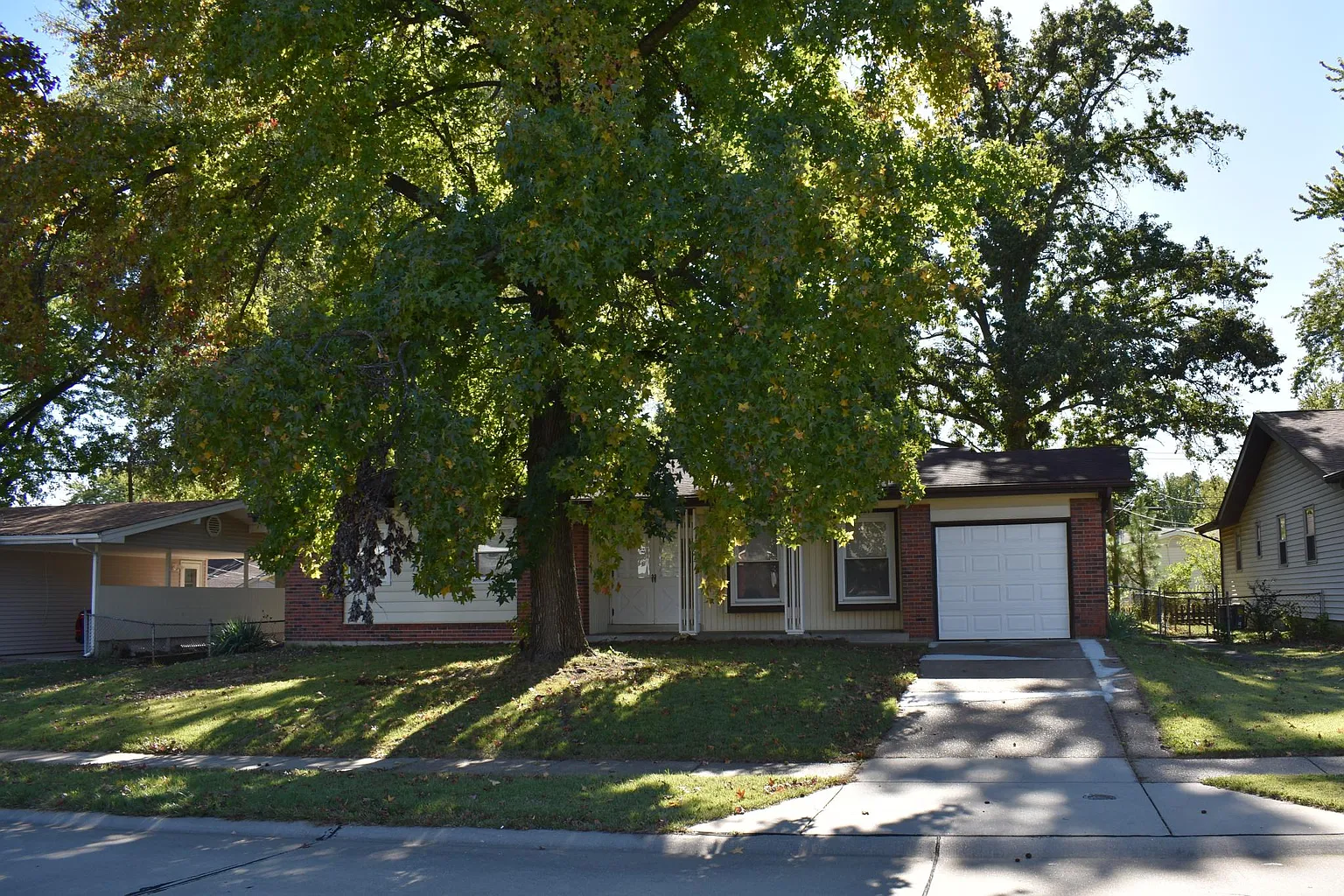 1308 Brenthaven Ln photo 1