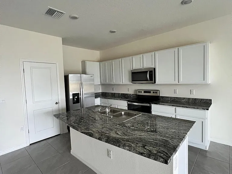 32996 Tulip Petal Ln — Photo 4