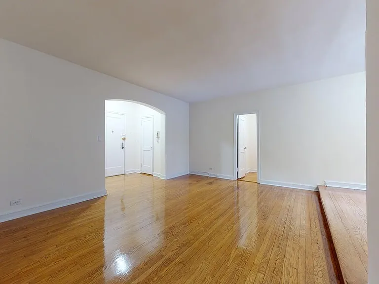 246 E 46th St #4R — Photo 4