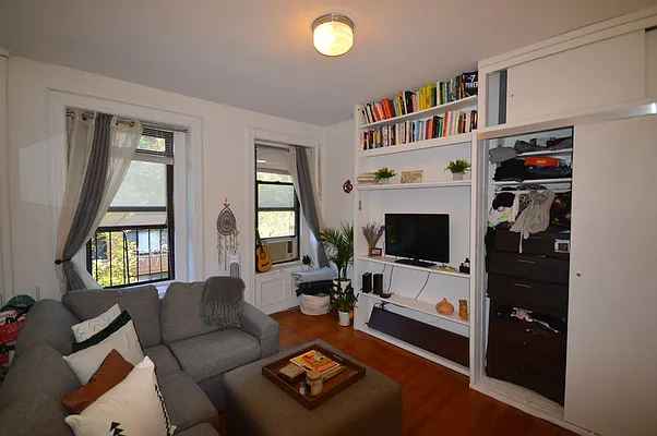 Rented by Universal Realty Group | media 3