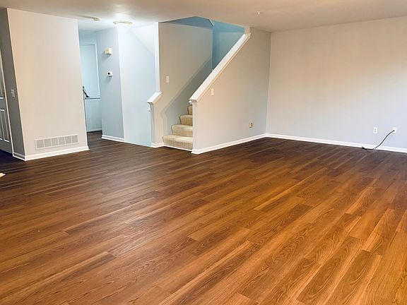 4th image of 2827 Barclay Way