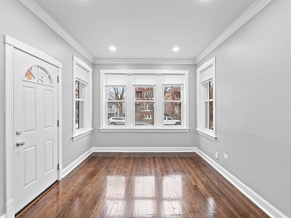 4th image of 4234 S Washtenaw Ave #1