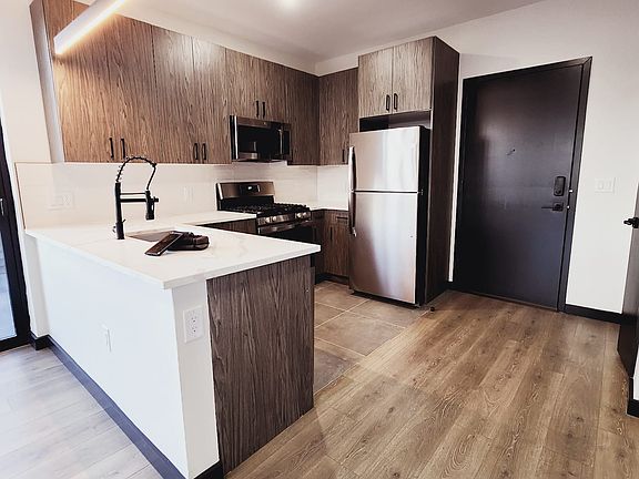 2nd image of 102 Sackett St #5B