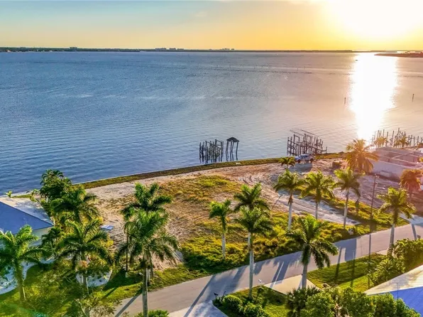 648 Coral Dr, Cape Coral, FL 33904