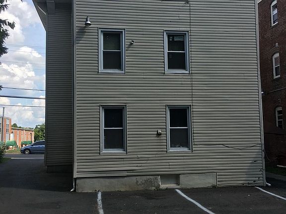 2nd image of 28 Oak St Unit 3