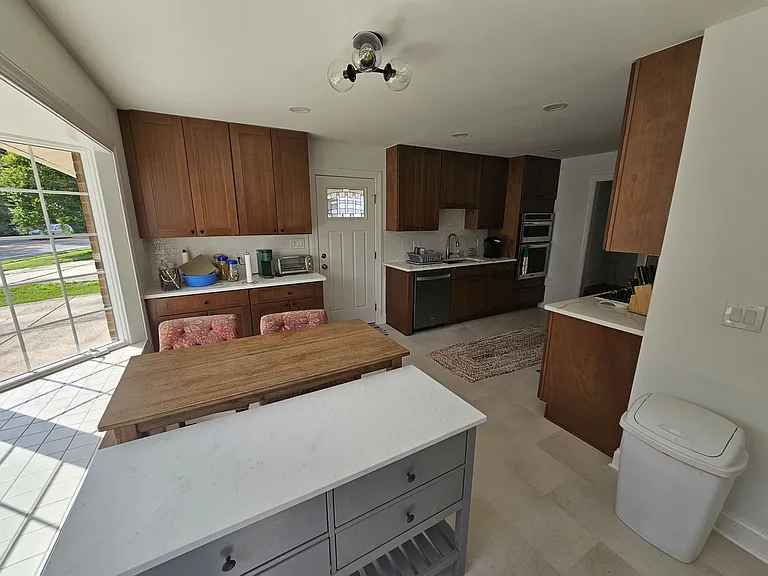 2402 Parkers Ln — Photo 8