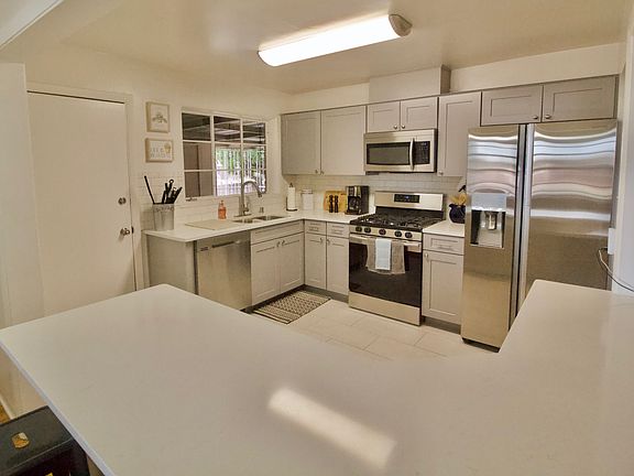 5th image of 2700 Louisiana Blvd NE