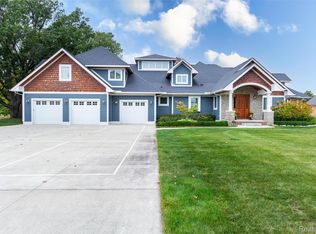 302 Tanview Dr, Oxford, MI