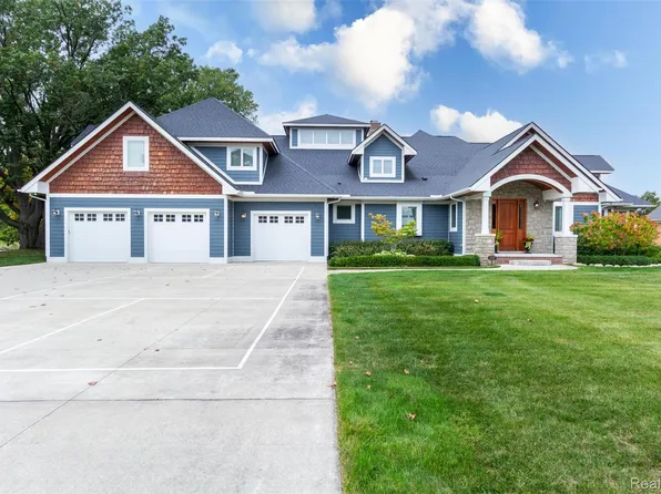 302 Tanview Dr, Oxford, MI 48371