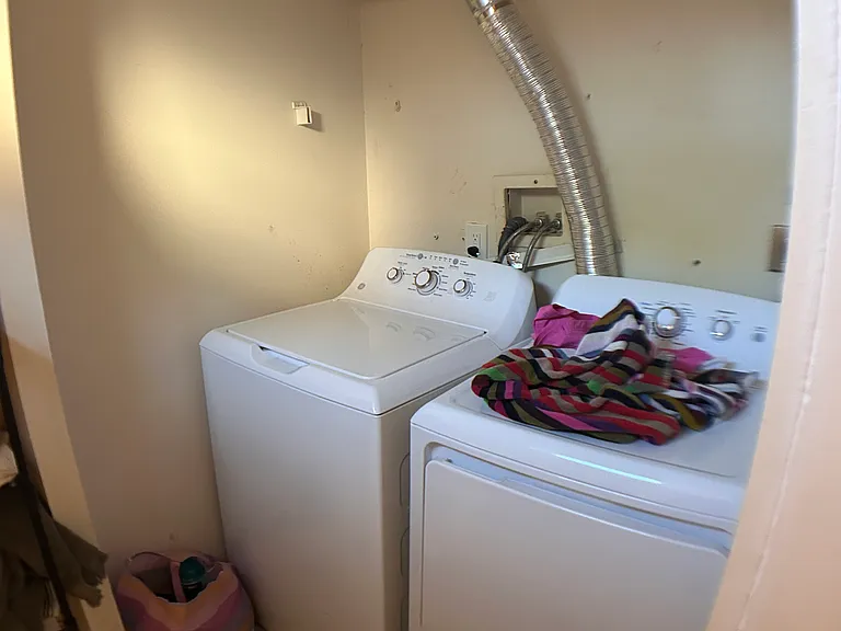 Full laundry in the lower level.