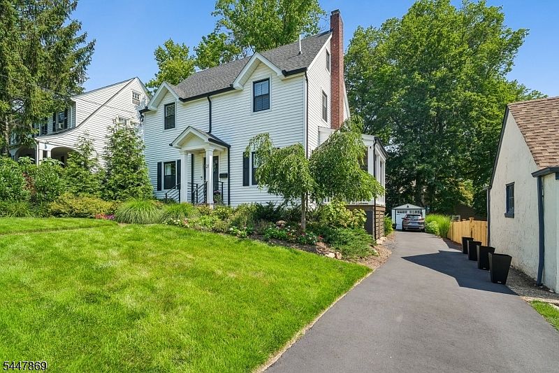 1st image of 21 Evergreen Pl