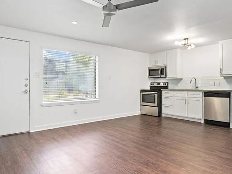 1717 Norfolk St — Photo 9