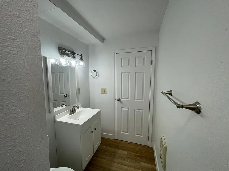 Lincoln Manor Apartments — Photo 8