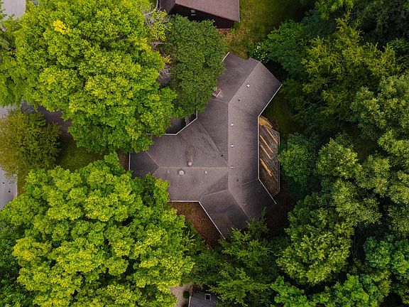 5th image of 8609 W Lincolnshire Dr
