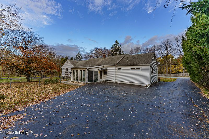 2nd image of 1045 Luther Road