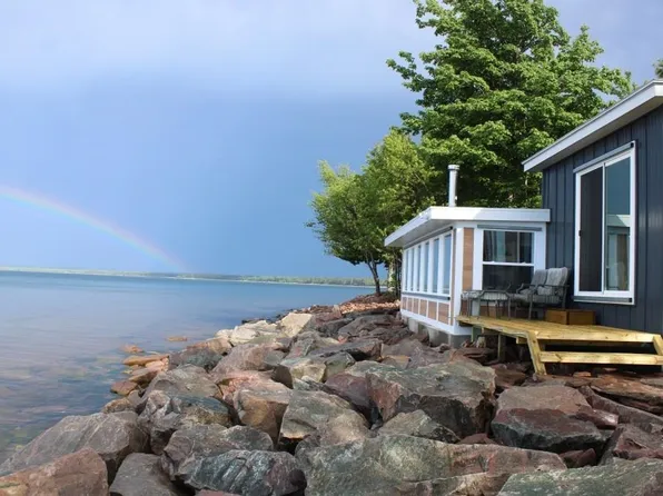 320 Shot Point Dr, Marquette, MI 49855