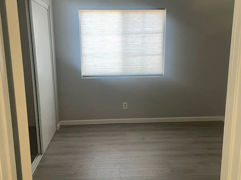 5449 Essex Dr — Photo 14