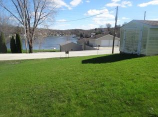 5214 5213 Lakeshore Dr, Brooklyn, IA