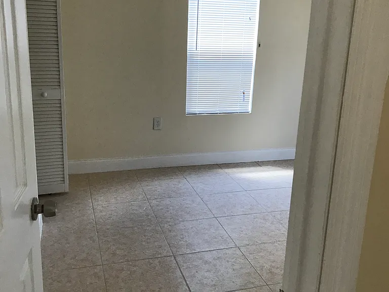 11962 Watergate Cir #B — Photo 14