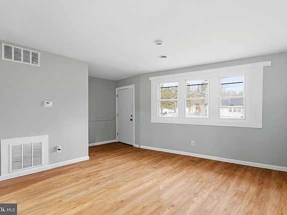 3rd image of 143 Kinsley Rd