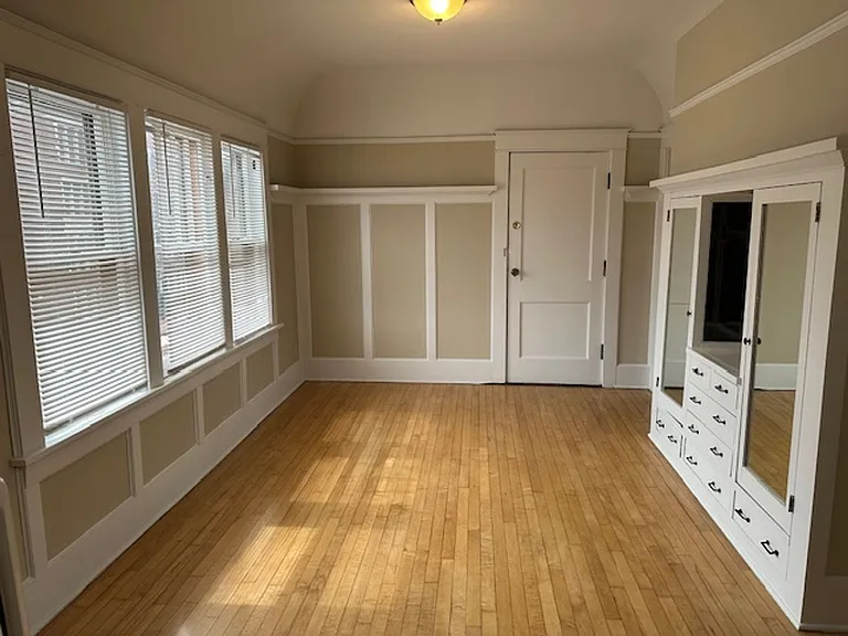 Freshly Renovated 2BR Apartments Near UWM Heat Included — Photo 9