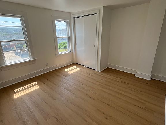 4th image of 1427-1429 N Main Ave