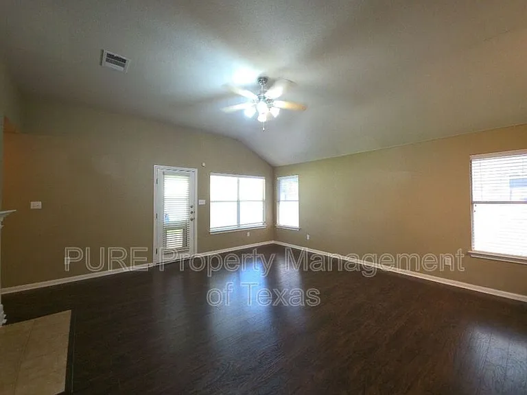 18401 Hees Ln — Photo 11