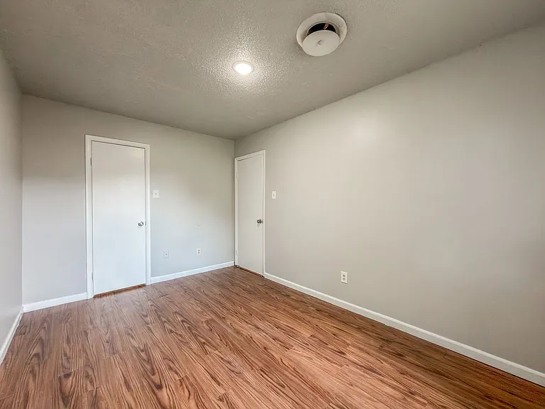 2802 Grinnell Ave — Photo 7