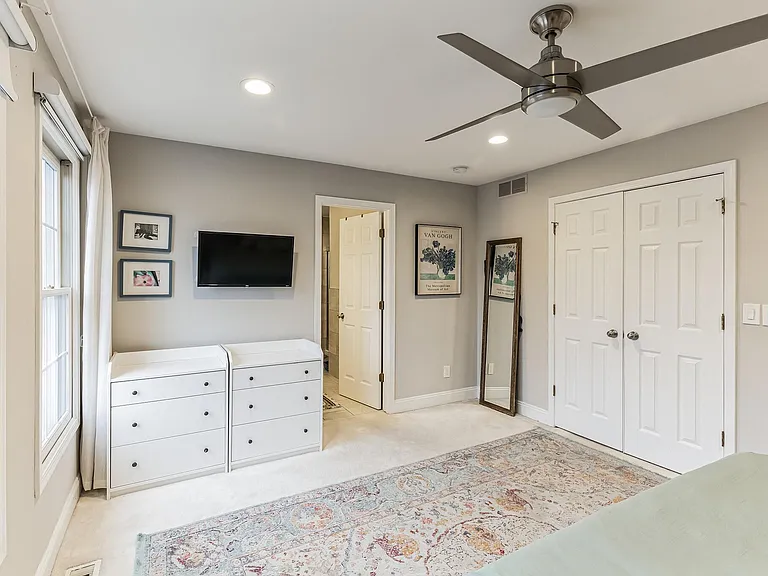 8128 Chester Pkwy — Photo 7