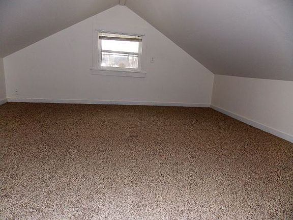 5th image of 245 Burlington Ave