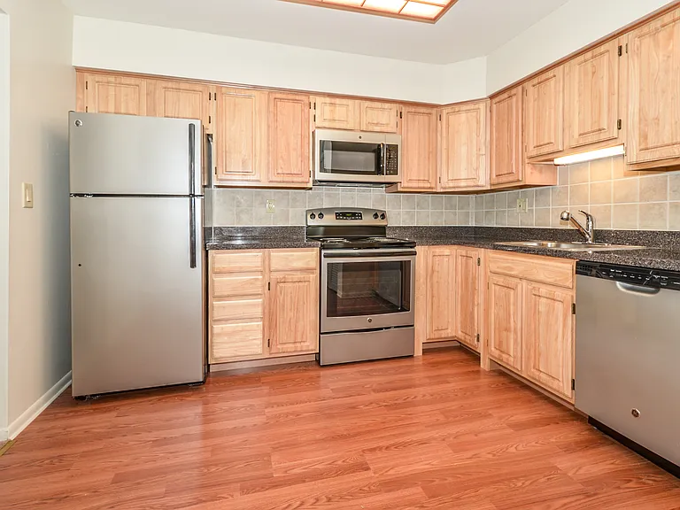 Park Hill Apartments — Photo 6
