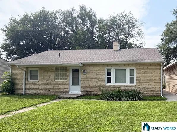 1911 S 52nd St, Lincoln, NE 68506