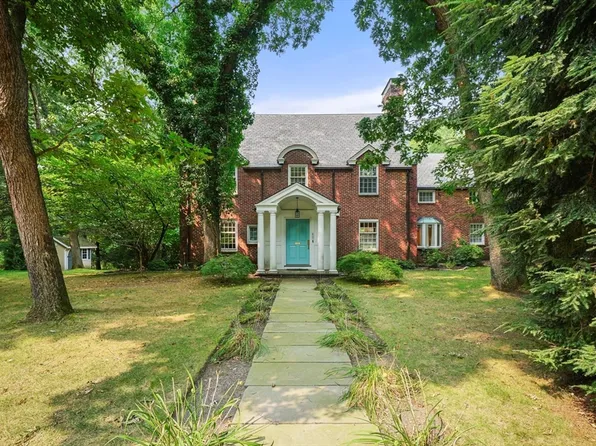 17 Laurel Rd, Brookline, MA 02467