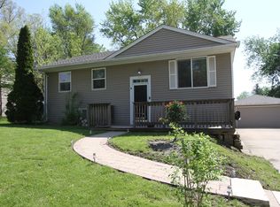 15557 S Muir Dr, Lockport, IL 60441