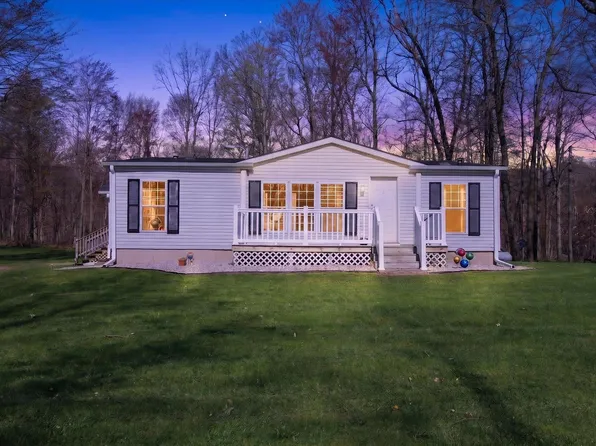 4537 N Caris Rd, Edmore, MI 48829