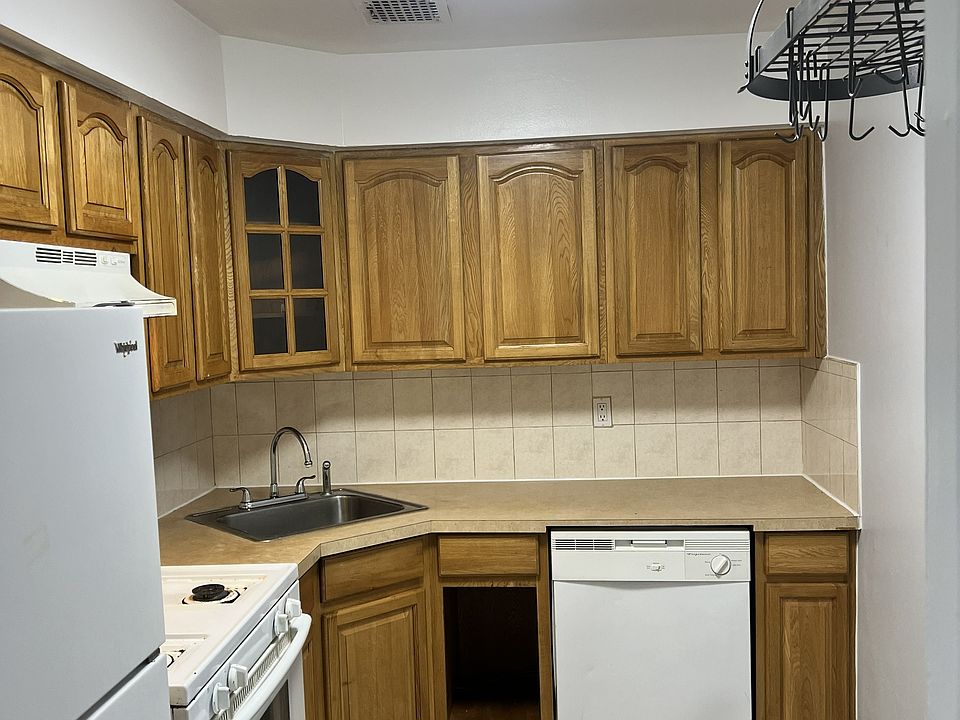 1st image of 22032 64th Ave Floor 1