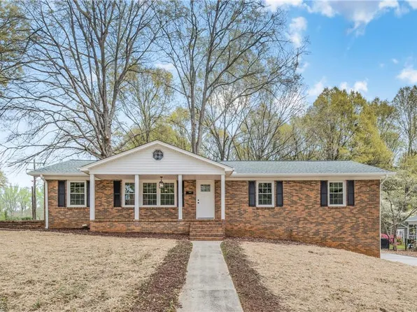 3161 Prytania Rd, Winston Salem, NC 27106